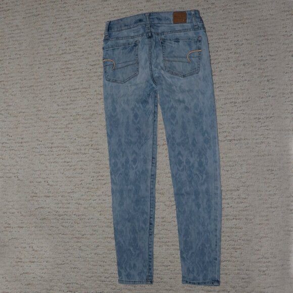 Light Blue Jeans with Floral Print - American Eagle - Picture 6 of 6